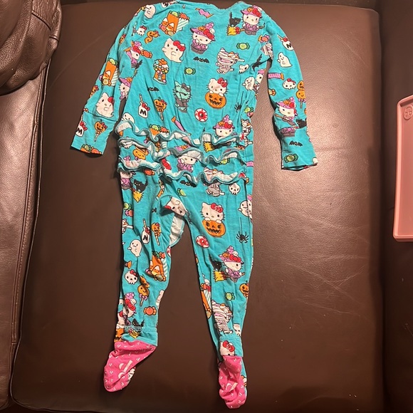 POSH PEANUT X HELLO KITTY onesie w/ ruffled back (LIMITED EDITION) - Picture 3 of 4